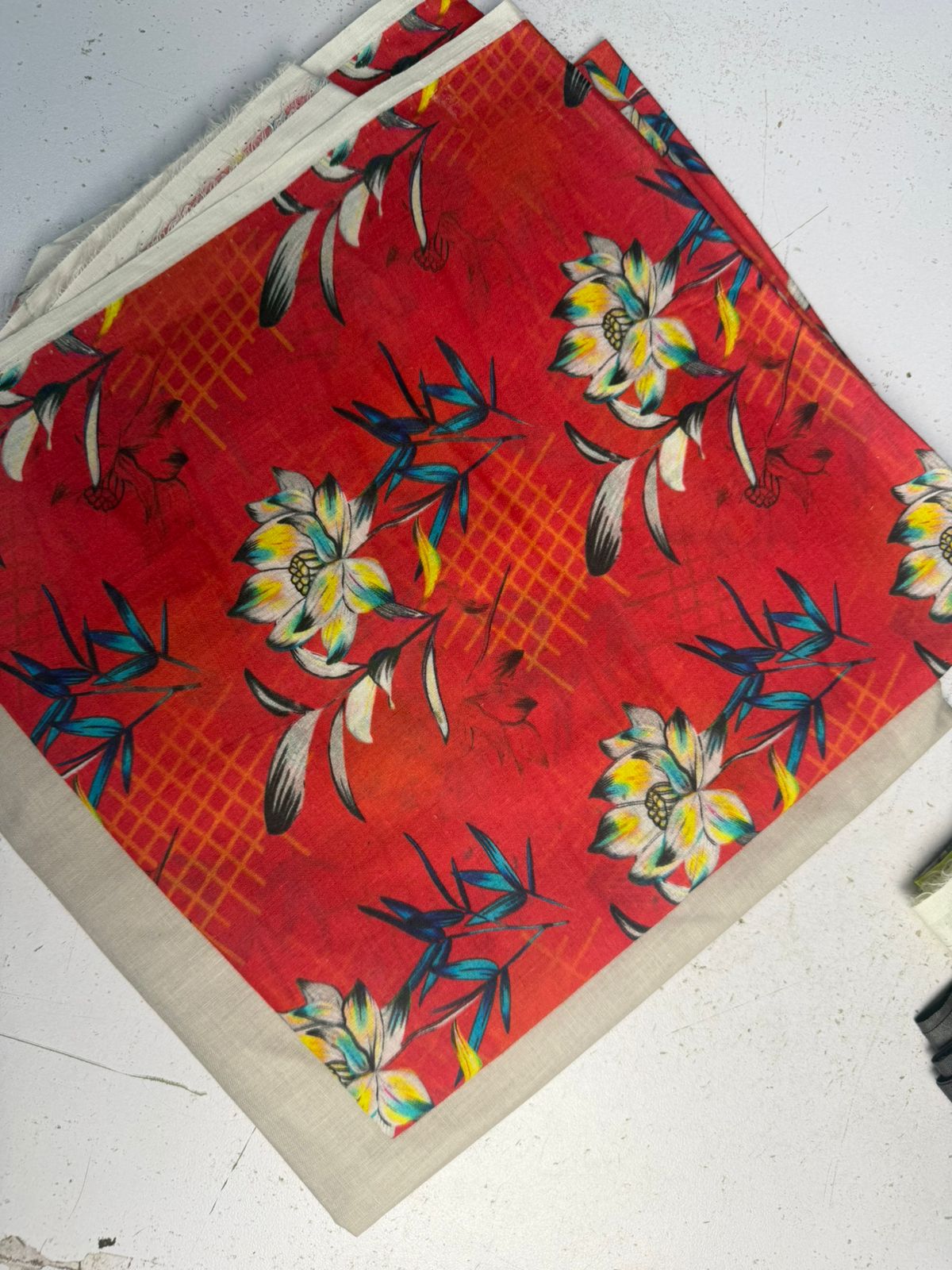 Lawn 90/70 2p Suit Allover 9022